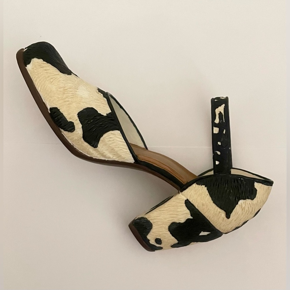 Bovine Bliss - Just the Right Shoe #25036 COA 1999